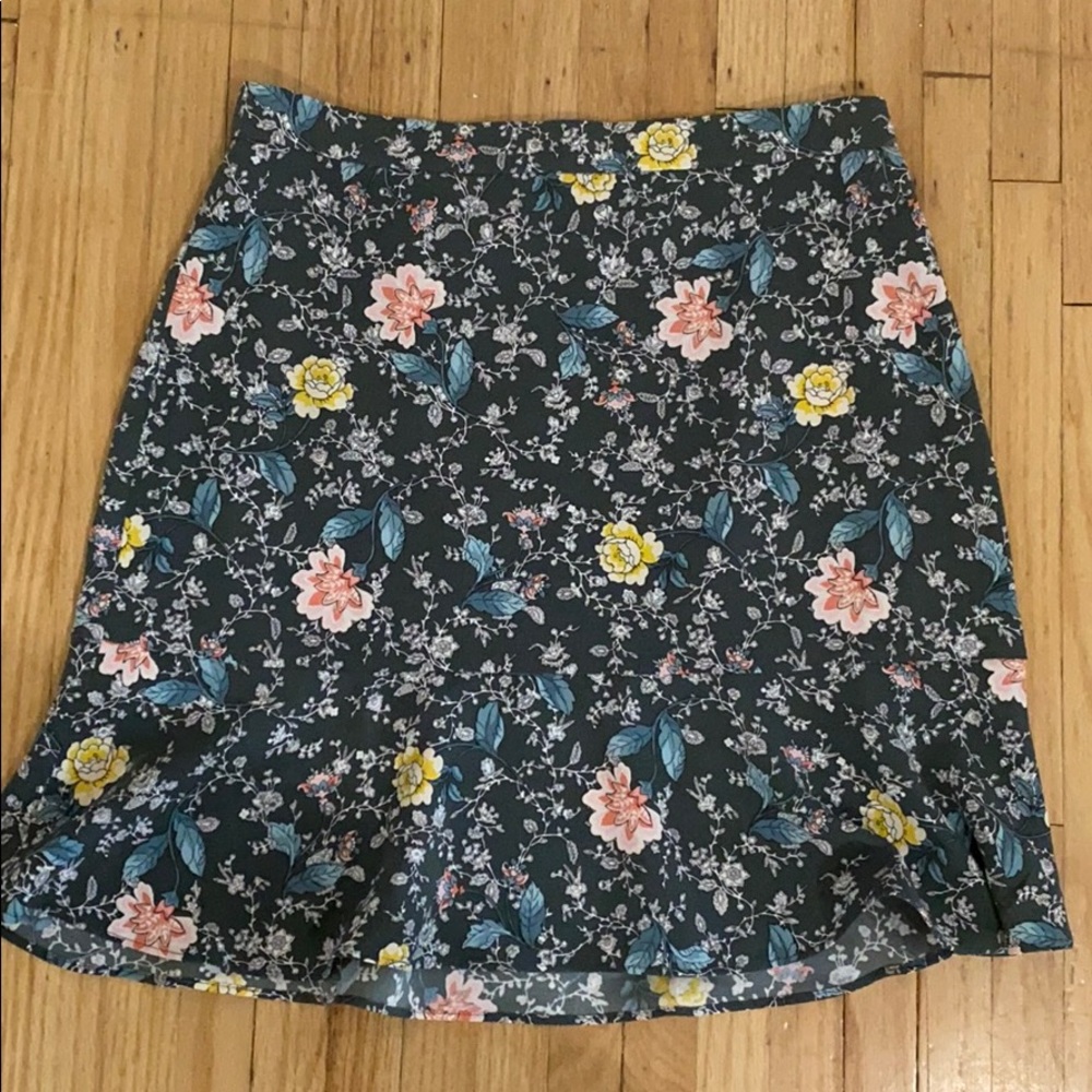 LOFT floral ruffle skirt NWOT